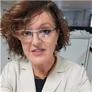 Sono una madre che ama lo studio come fonte di vita.
Trasmetto ai ragazzi la fiducia in sé stessi per affrontare il loro futuro con maggiore consapevolezza